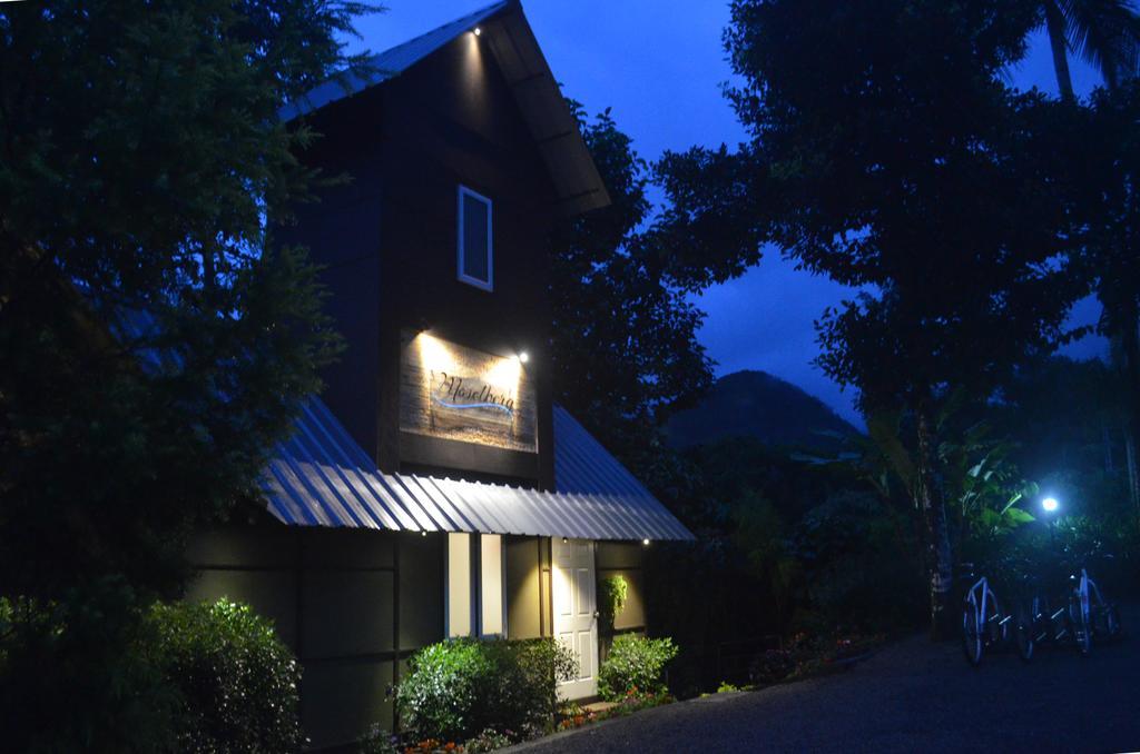 Moselberg Riverside Cottages Муннар Екстер'єр фото